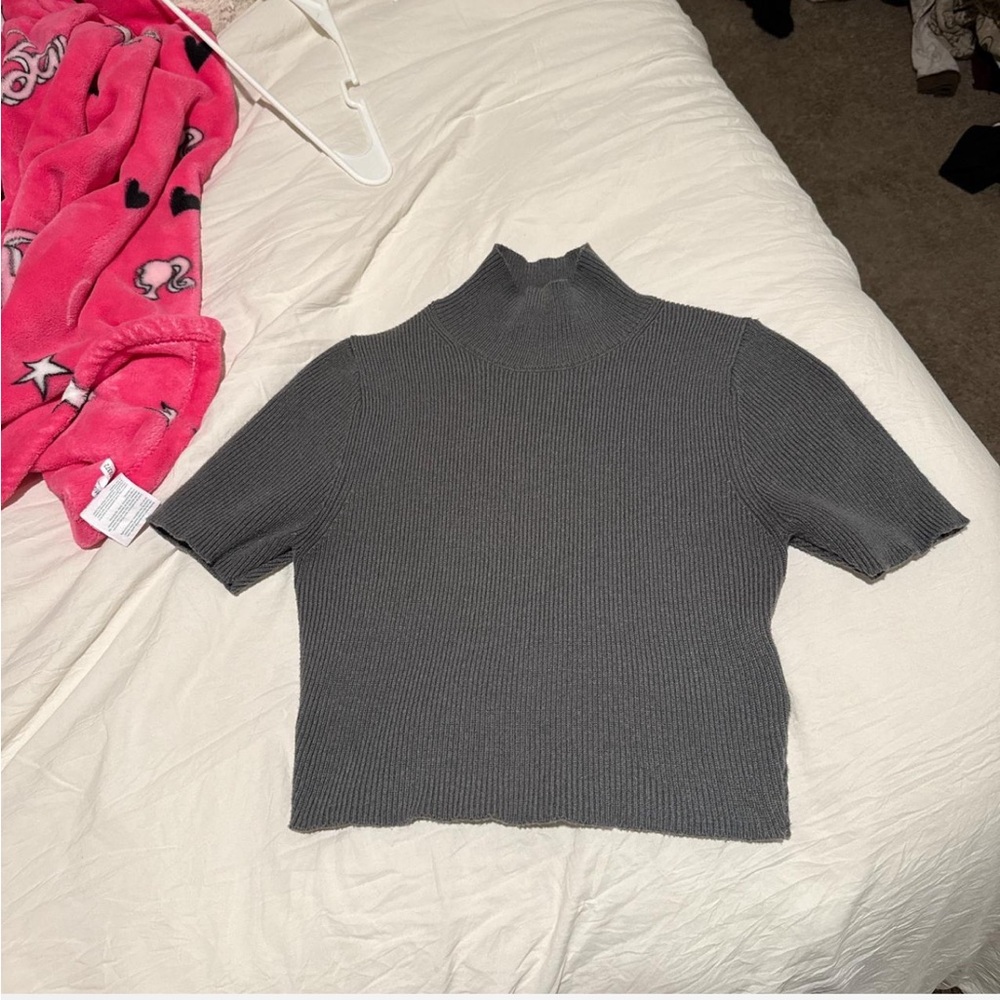 Zara gray mock neck cropped sweater top Size medium